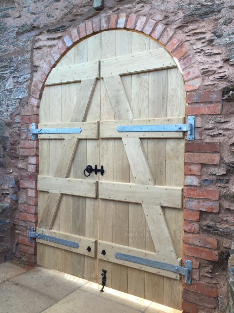 Oak Gates for Archway. Taunton Somerset